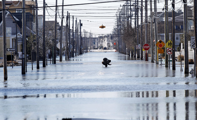 Blizzard hits East Coast, leaves apparent damage