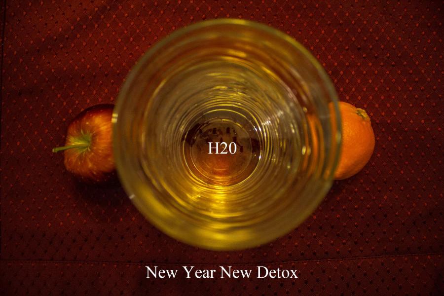 Start+your+detox+with+a+cool+glass+of+water%2C+and+throw+in+some+fresh+fruit%21