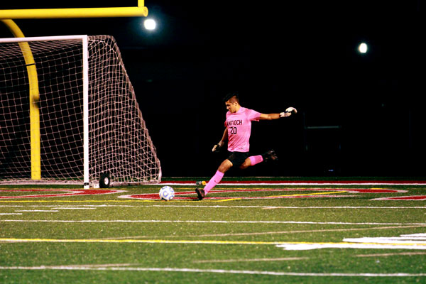 Sequoit Soccer Falls to Grayslake