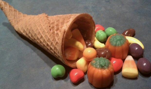 Ice+Cream+Cone+Cornucopia%3A+Thanksgiving+DIY