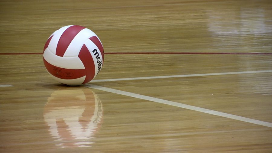 Varsity Volleyball Loses First Game to Wauconda