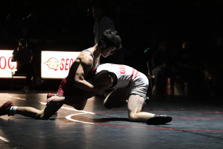 Elijah Reyes attempts to gain control by sprawling on his opponent.