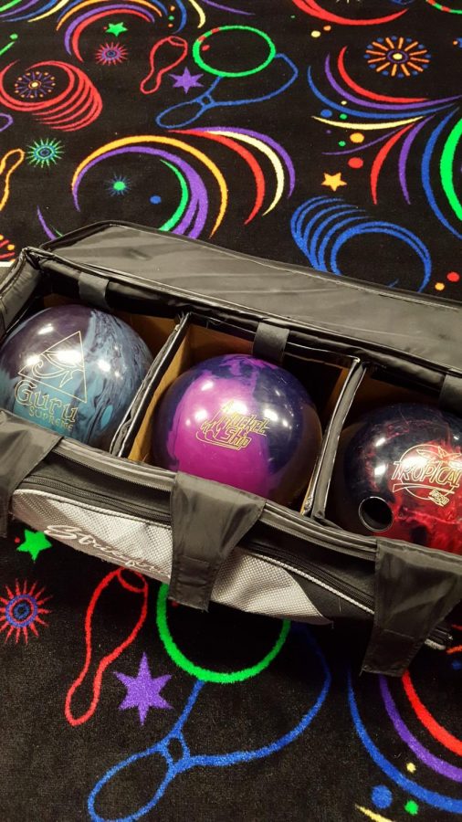 Bowling+bags+are+open+and+ready+for+regionals+meet.