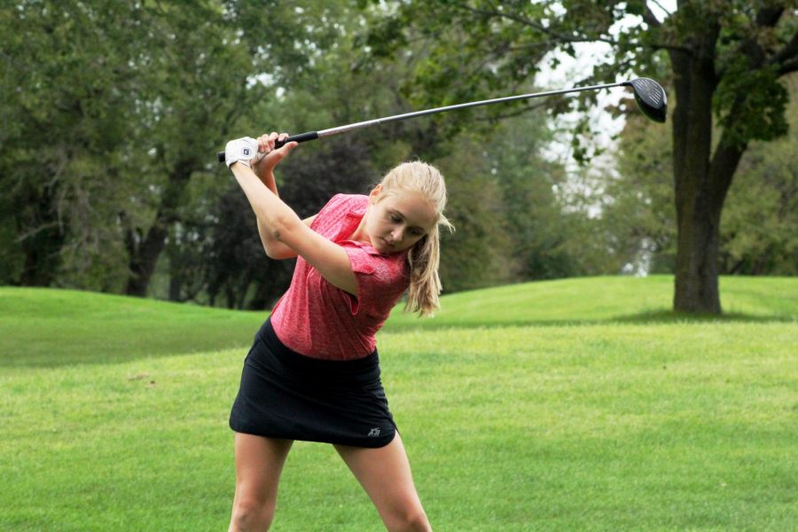 Girls Varsity Golf Defeats Lakes