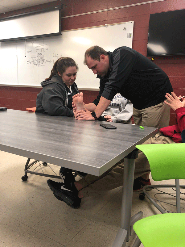 On Thursday, November 9, Sports Medicine students learned the anatomy. They learned through diagrams and drawing on their own foot.