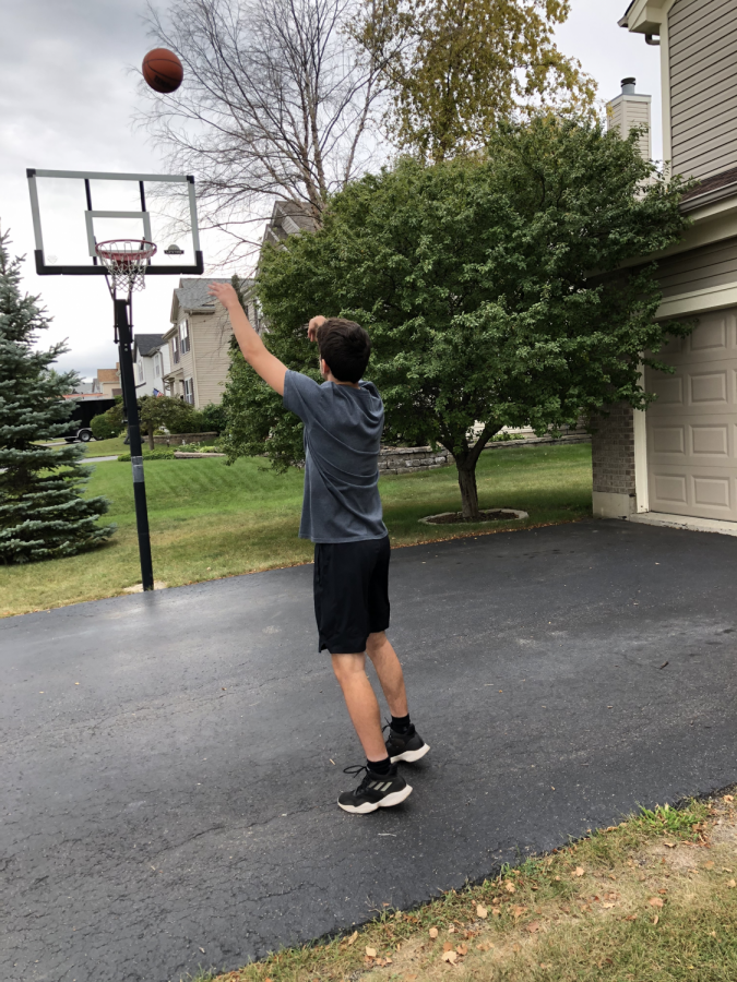 Senior+Jared+Wolf+playing+basketball+in+order+to+prepare+for+the+possible+upcoming+basketball+season+and+keep+himself+in+good+shape.