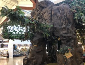 Rainforest Cafe entrance shows a large contrast between itself and the rest of the mall. Overall adding to the environment and atmosphere of the restaurant.