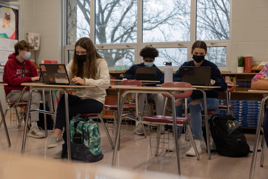 Students in Michael Riggs seventh-hour AP Seminar class study for an upcoming final.